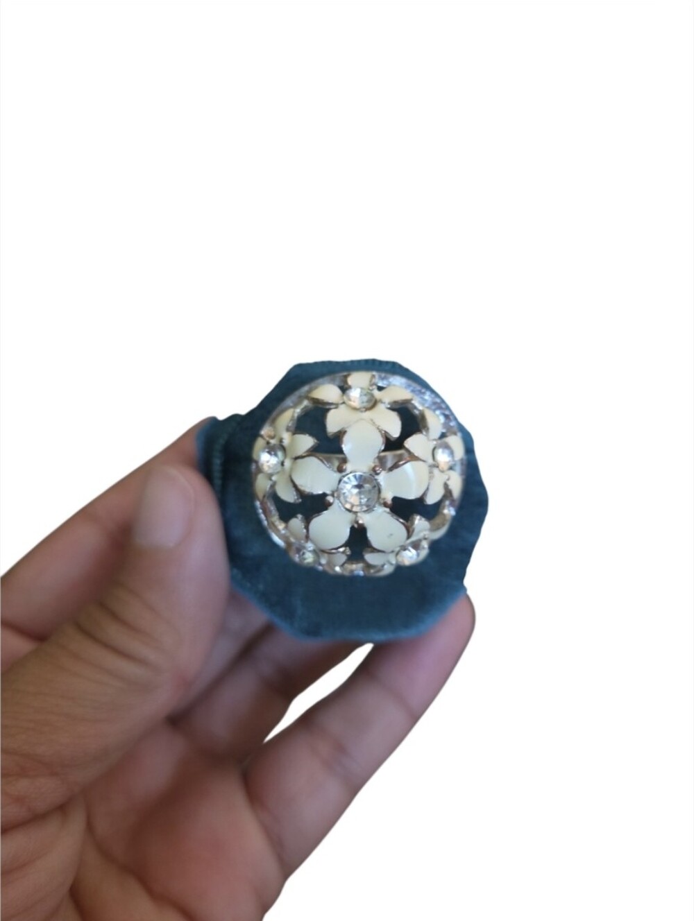 Vintage Size 7.5 Tarnished Silver Toned Cream Enamel Floral Dome Statement Ring